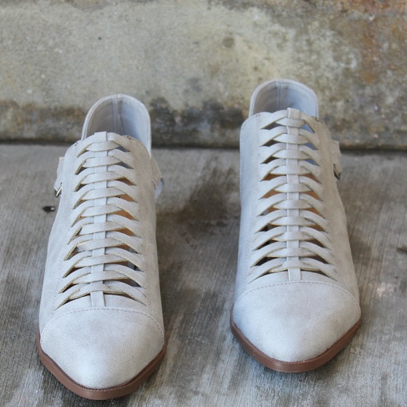 🚨LAST PAIR!//The Xaylah//Grey ankle bootie - Picture 5 of 5